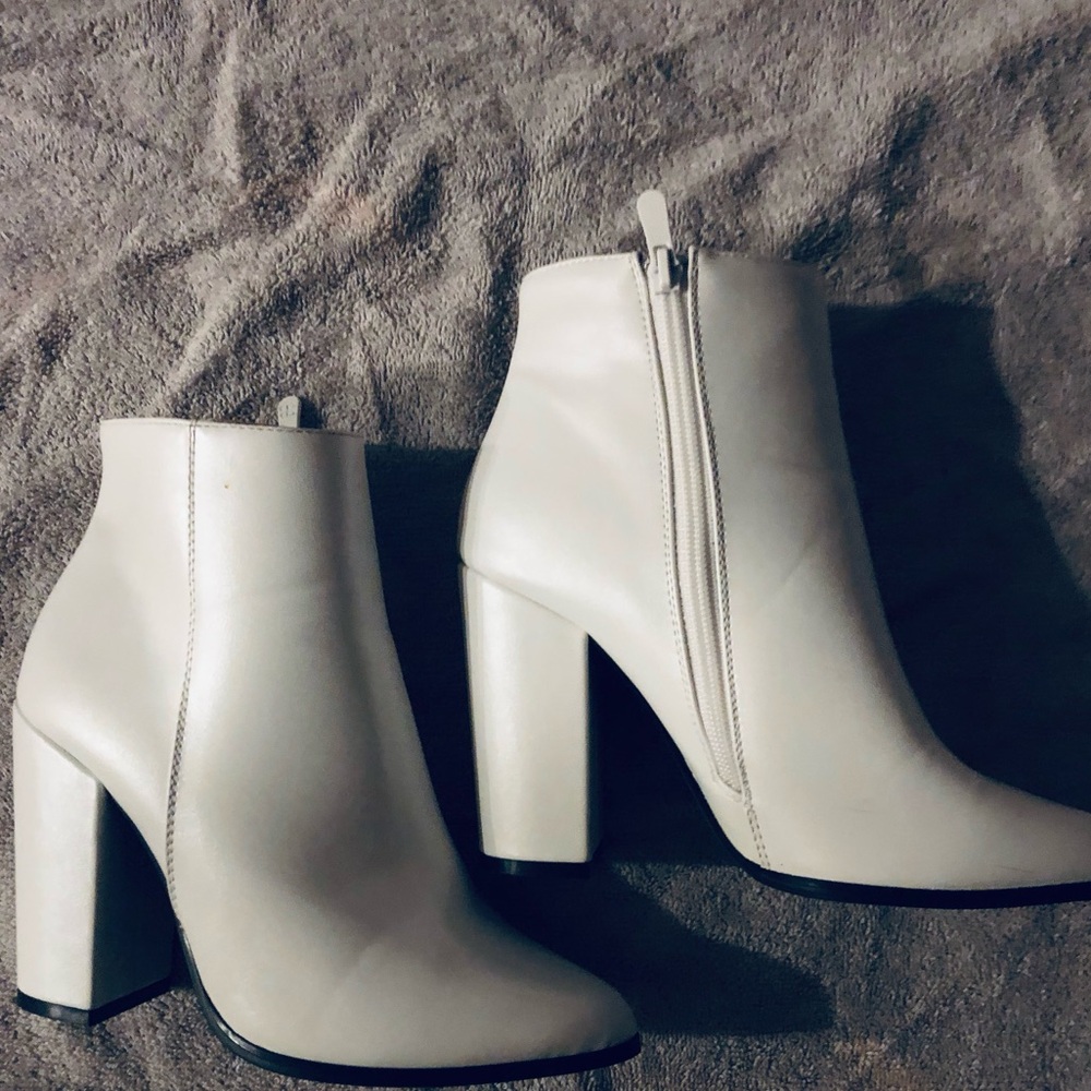 Elegant White Ankle Boots - Picture 7 of 8